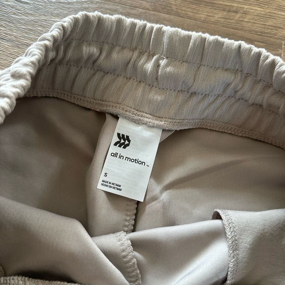 All In Motion Ribbed Shorts New Size medium - Picture 2 of 7